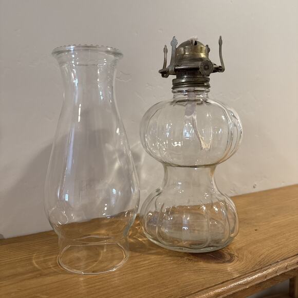 Vintage Oil Lamp Ribbed Glass Acorn Hurricane Pedestal 17” tall Scalloped MCM‎ - Picture 7 of 9